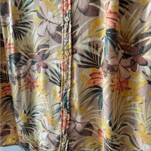 Hawaiian flower blouse - Picture 10 of 15